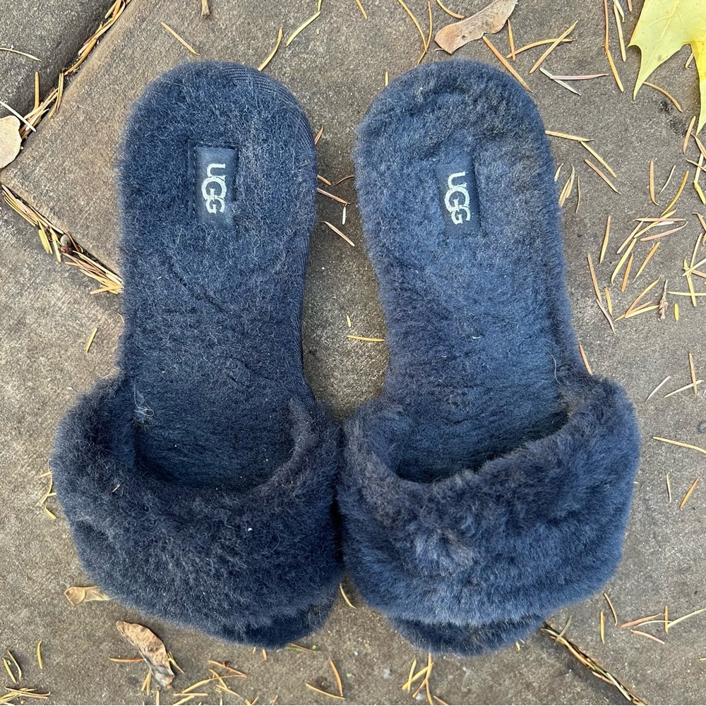 UGG navy blue Fluffy Slippers size 7 slides NWOT - Picture 5 of 10